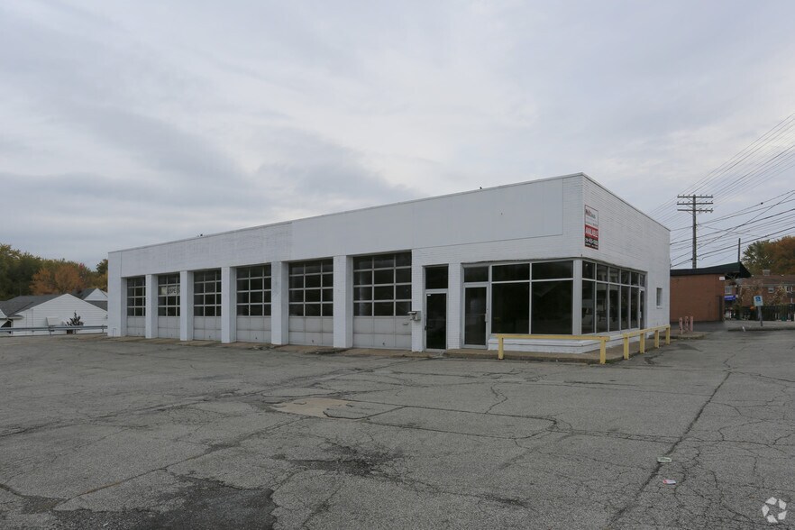 Primary Photo Of 22870 Lorain Rd, Fairview Park Auto Repair For Sale
