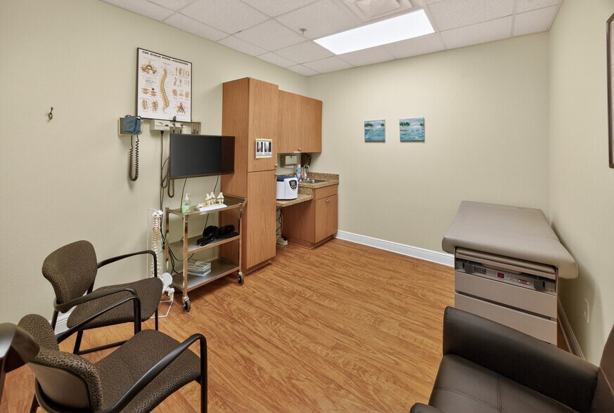More Photos Of 733 & 737 County Road 466, Lady Lake Medical For Sale