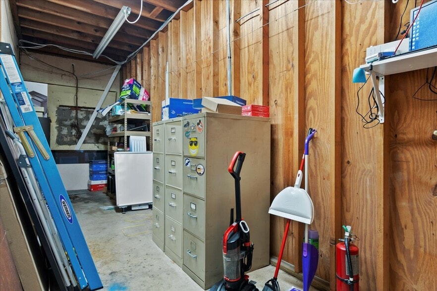 More Photos Of 2008 Okeechobee Blvd, West Palm Beach Auto Dealership For Sale