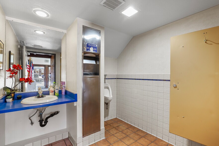 More Photos Of 807 Emerald Bay Rd, South Lake Tahoe Office For Sale