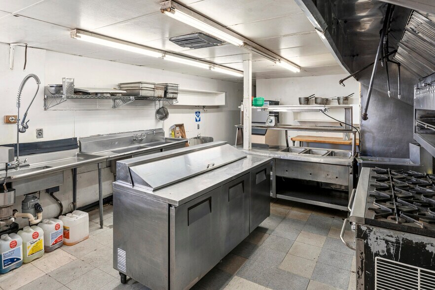 More Photos Of 8 S Grand Ave, Montrose Storefront Retail Residential For Lease