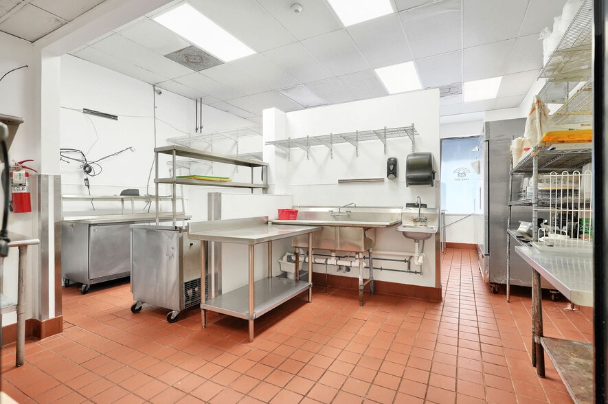 More Photos Of 211-221 Navarre Ave, Coral Gables Restaurant For Lease