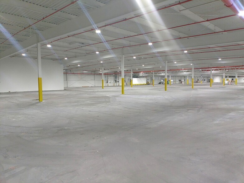 More Photos Of 4250 Bells Ln, Louisville Manufacturing For Sale
