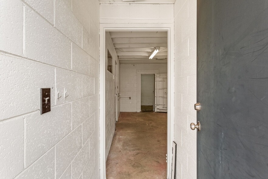 More Photos Of 1128 S Elgin Ave, Tulsa Warehouse For Lease