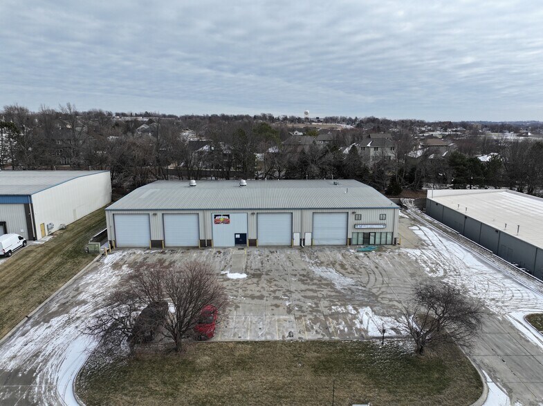 More Photos Of 707 N Frontier Rd, Papillion Industrial For Sale