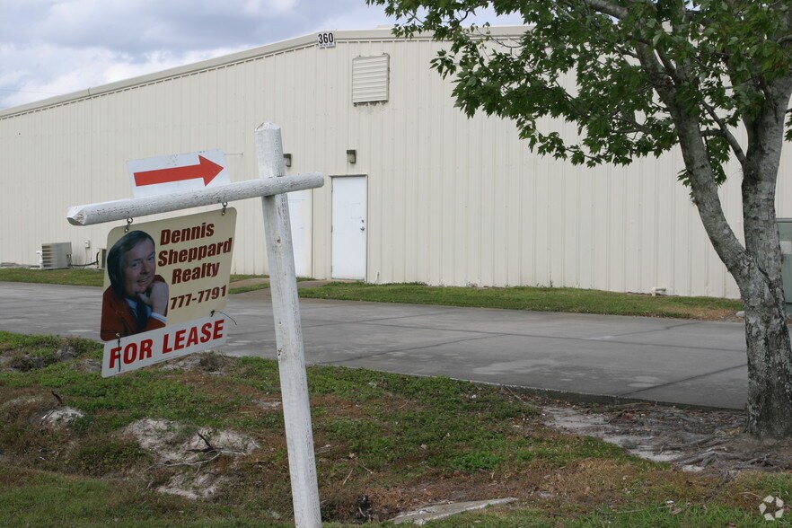 More Photos Of 360 Stan Dr, Melbourne Warehouse For Lease