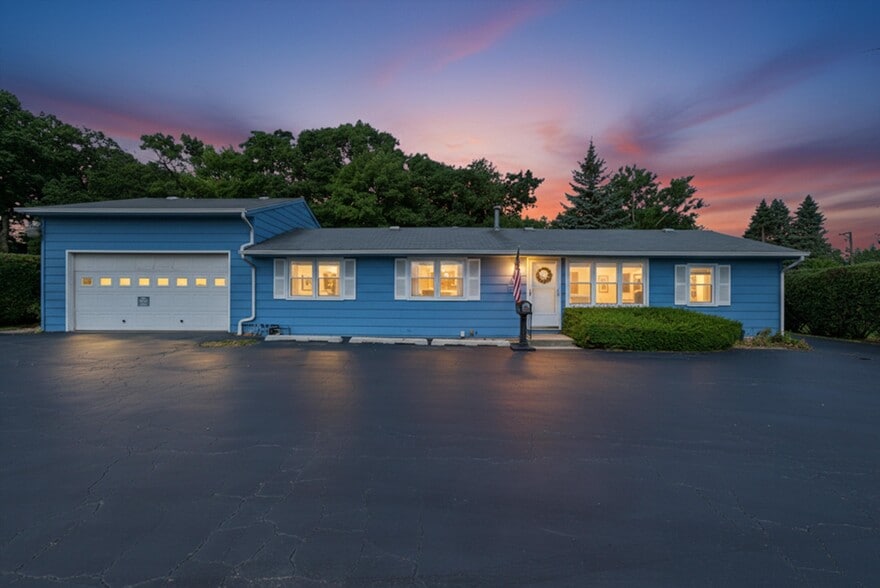 More Photos Of 34112 N Barron Blvd, Grayslake Flex For Sale