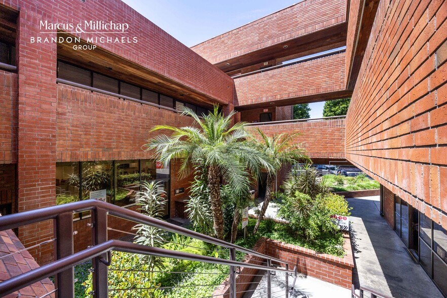 More Photos Of 7200-7202 Greenleaf Ave, Whittier Office For Sale