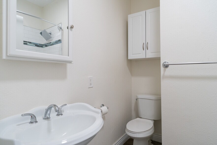 More Photos Of 1984 Park Grove Ave, Los Angeles Apartments For Sale