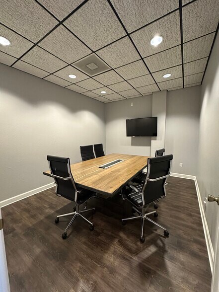 More Photos Of 211 14th St N, Saint Petersburg Light Manufacturing For Lease