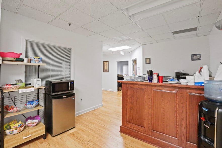 More Photos Of 1N131 County Farm Rd, Winfield Office For Sale