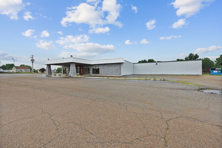More Photos Of 610 Sainte Genevieve Dr, Sainte Genevieve Auto Dealership For Sale