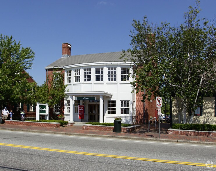 More Photos Of 47 Main St, Freeport Freestanding For Lease