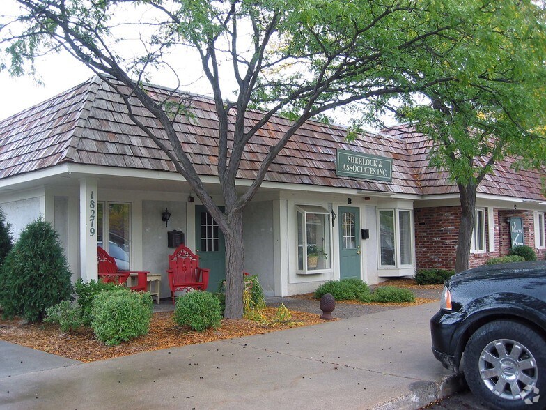 More Photos Of 18279 Minnetonka Blvd, Deephaven Unknown For Lease