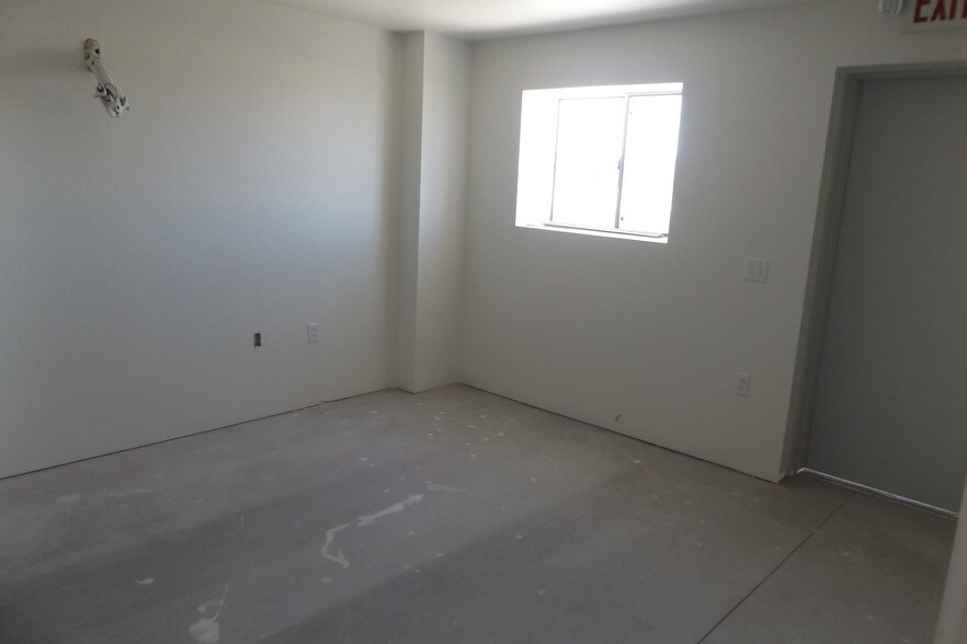 More Photos Of 9013 E Old Vail Rd, Tucson Warehouse For Lease