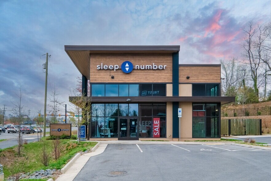 More Photos Of 1431 Seminole Trl, Charlottesville Freestanding For Sale