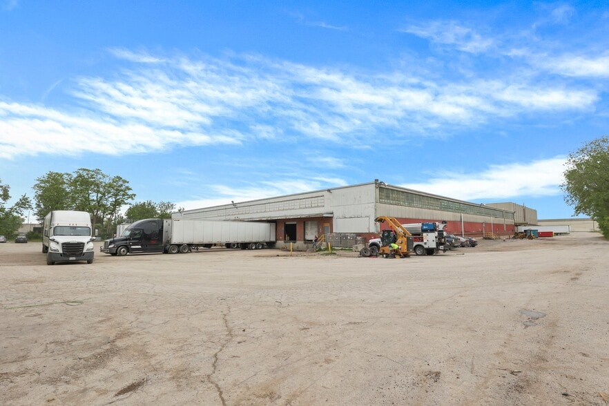 More Photos Of 521 Marion Rd, Columbus Warehouse For Sale