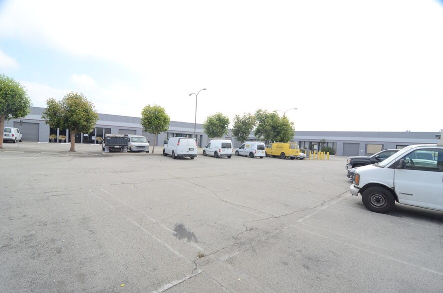 More Photos Of 6850 Vineland Ave, North Hollywood Manufacturing For Sale