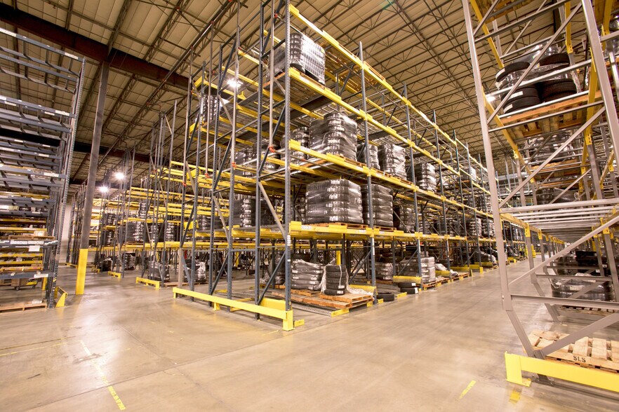 More Photos Of 1700 Schuster Rd, Delano Distribution For Sale