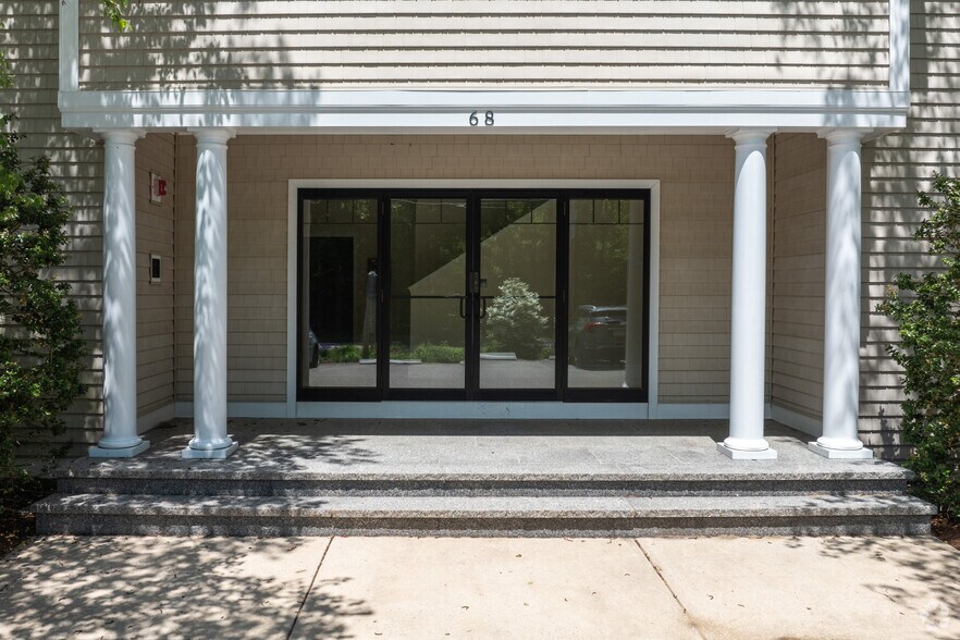 More Photos Of 68 Evergreen St, Kingston Medical For Sale