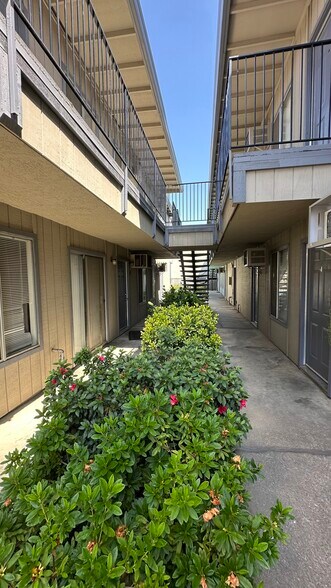More Photos Of 610 E Pine St, Lodi Apartments For Sale