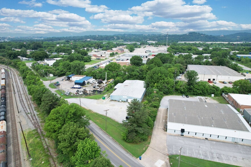 More Photos Of 2450 Riverside Drive, Chattanooga Warehouse For Sale