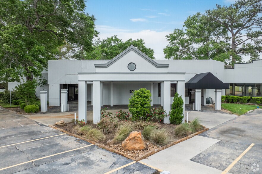 More Photos Of 17323 Red Oak Dr, Houston Office For Sale