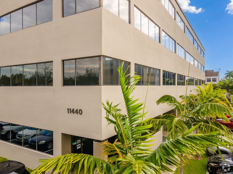 More Photos Of 11400-11440 N Kendall Dr, Miami Unknown For Lease