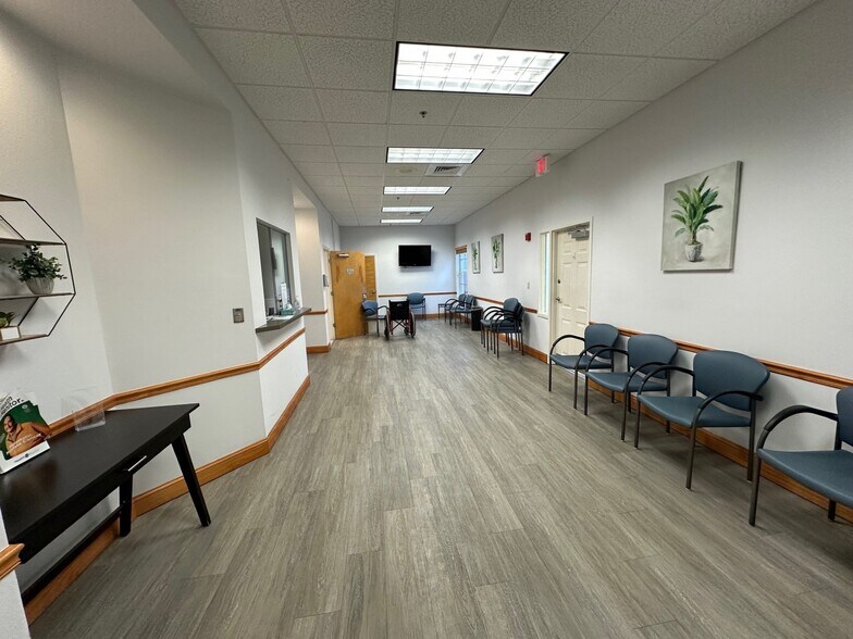 More Photos Of 842 Sunset Lake Blvd, Venice Medical For Lease