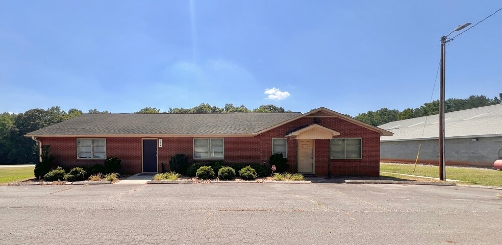 More Photos Of 216 Bingham & Parks Rd, Advance Industrial For Lease
