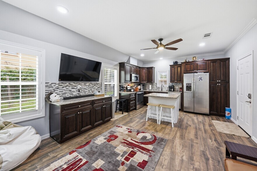 More Photos Of 518 Columbus Rd, Sealy Light Manufacturing For Sale