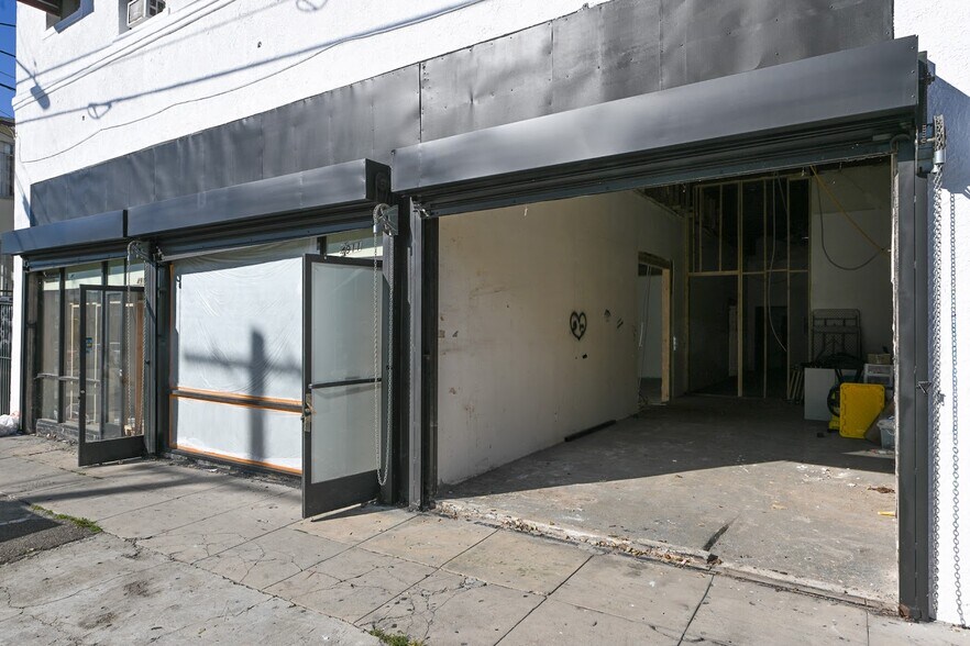 More Photos Of 4905-4913 Clinton St, Los Angeles Apartments For Lease