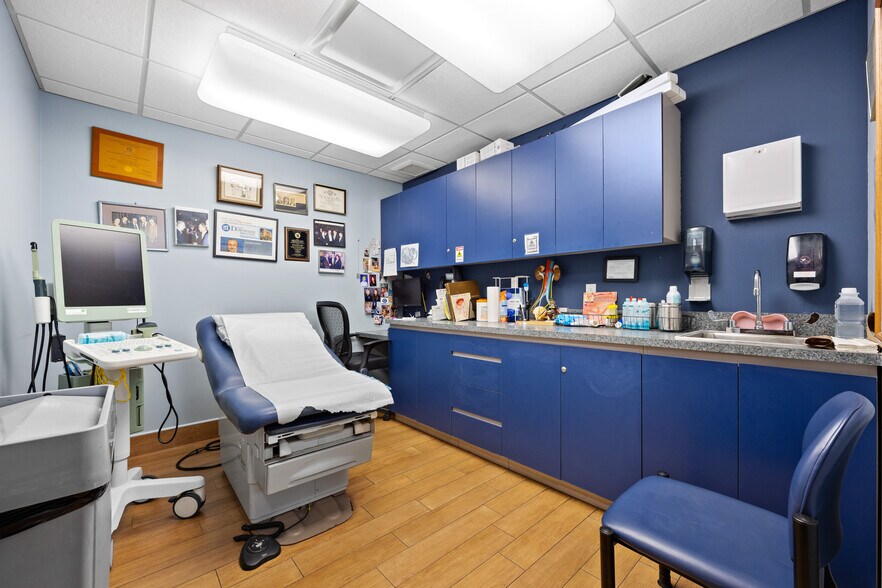 More Photos Of 7210 13th Ave, Brooklyn Office For Sale