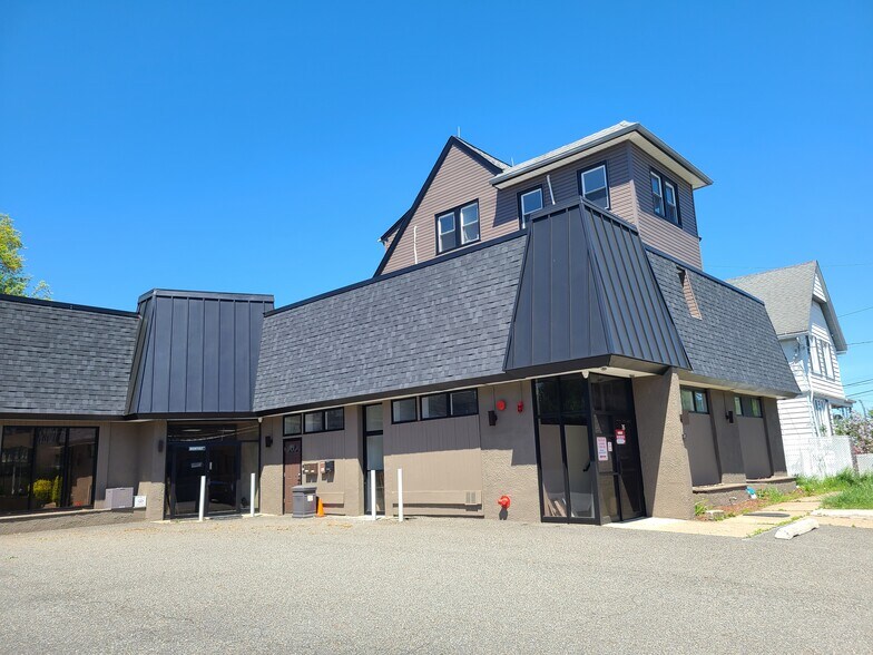 More Photos Of 35 Pangborn Pl, Hackensack Medical For Lease