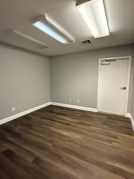More Photos Of 2911 Douglas Dr, Bossier City Light Distribution For Lease