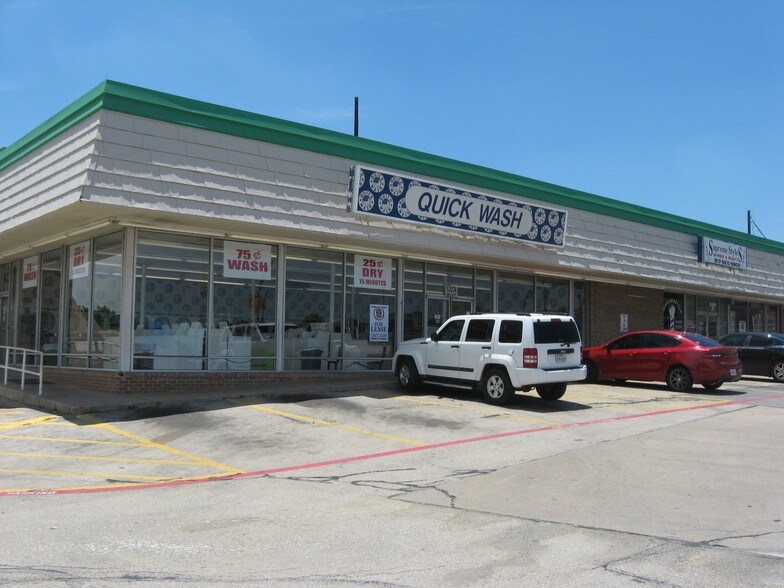 More Photos Of 5203 McCart Ave, Fort Worth Storefront For Lease