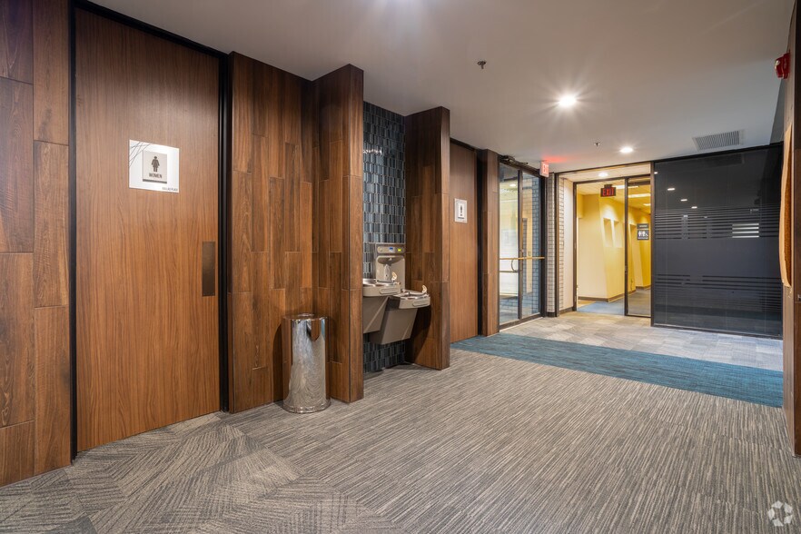 More Photos Of 425 N New Ballas Rd, Creve Coeur Office For Lease