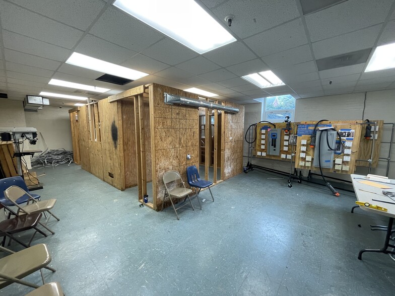 More Photos Of 530 N Locust St, Hagerstown Office For Sale