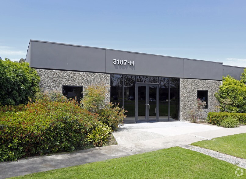 Primary Photo Of 3187 Airway Ave, Costa Mesa Light Manufacturing For Sale
