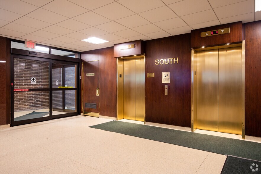 More Photos Of 98 Cuttermill Rd, Great Neck Office For Lease