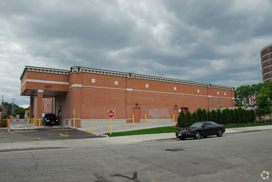 More Photos Of 2625 W National Ave, Milwaukee Drugstore For Lease