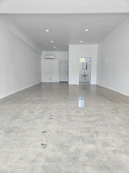 More Photos Of 4972 Eagle Rock Blvd, Los Angeles General Retail For Lease