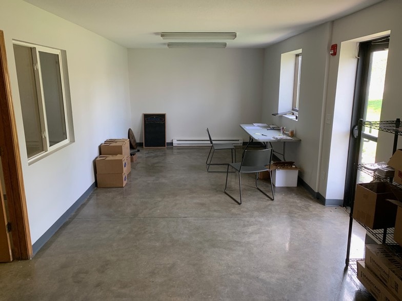 More Photos Of 501 Scott Ave, Des Moines Warehouse For Sale