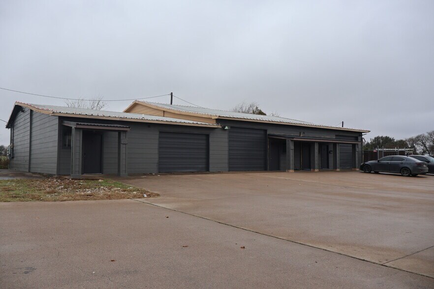 Primary Photo Of 1650 FM 66, Waxahachie Flex For Lease