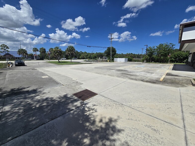 More Photos Of 8801 20th St, Vero Beach Convenience Store For Lease