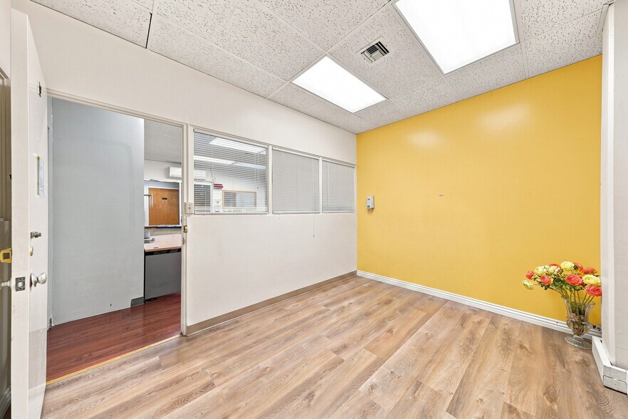 More Photos Of 2333 Beverly Blvd, Los Angeles Office For Lease