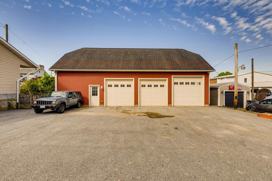 More Photos Of 289 E Main St, Westminster Office Residential For Lease