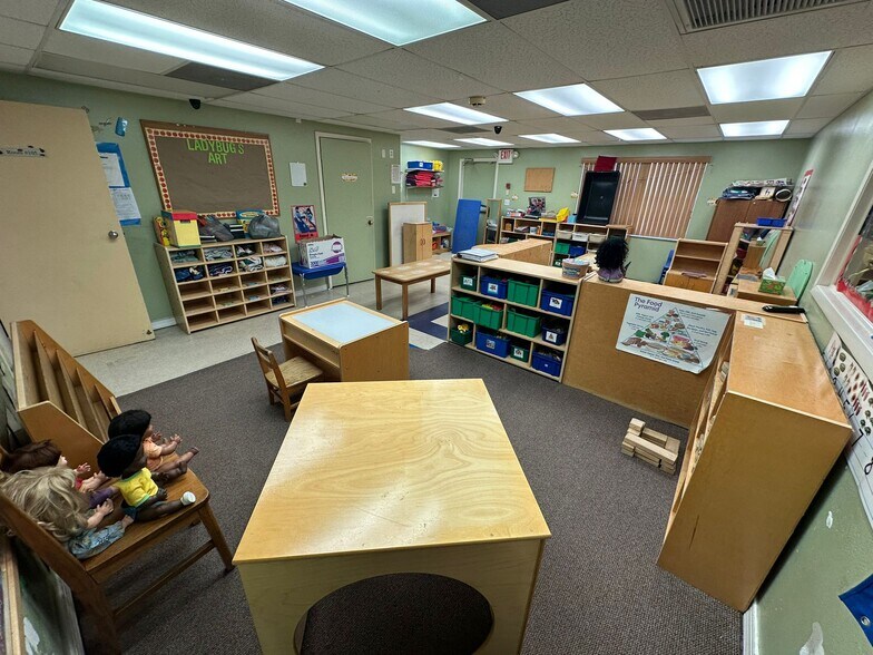 More Photos Of 90 S Doverplum Ave, Kissimmee Schools For Lease