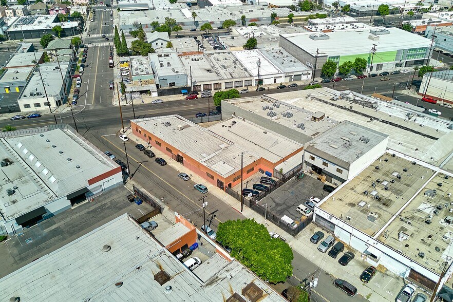 More Photos Of 3858 Broadway Pl, Los Angeles Warehouse For Lease