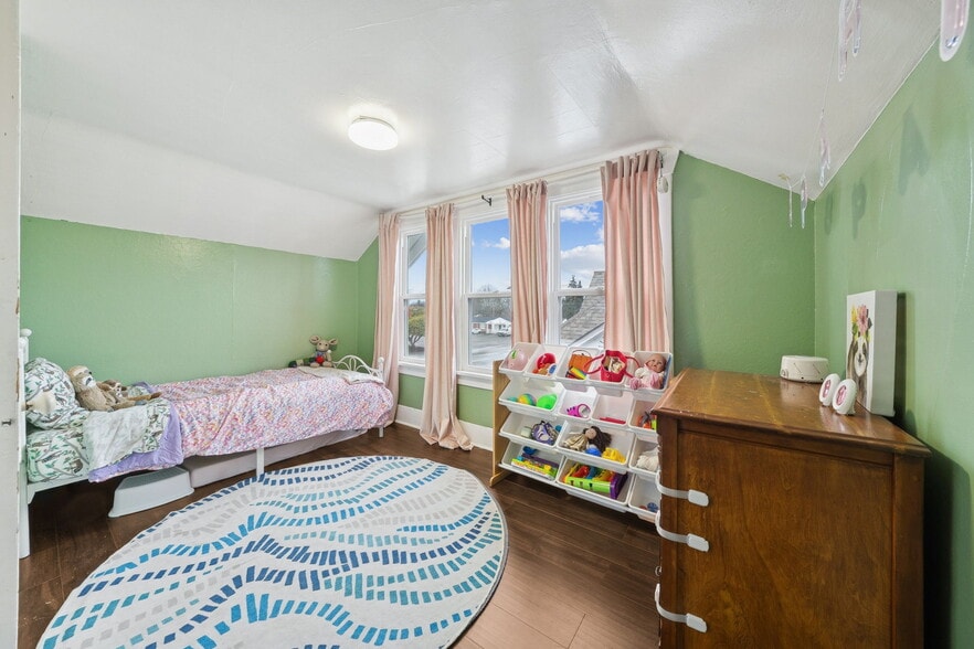 More Photos Of 413 2nd St NE, Puyallup Office For Sale